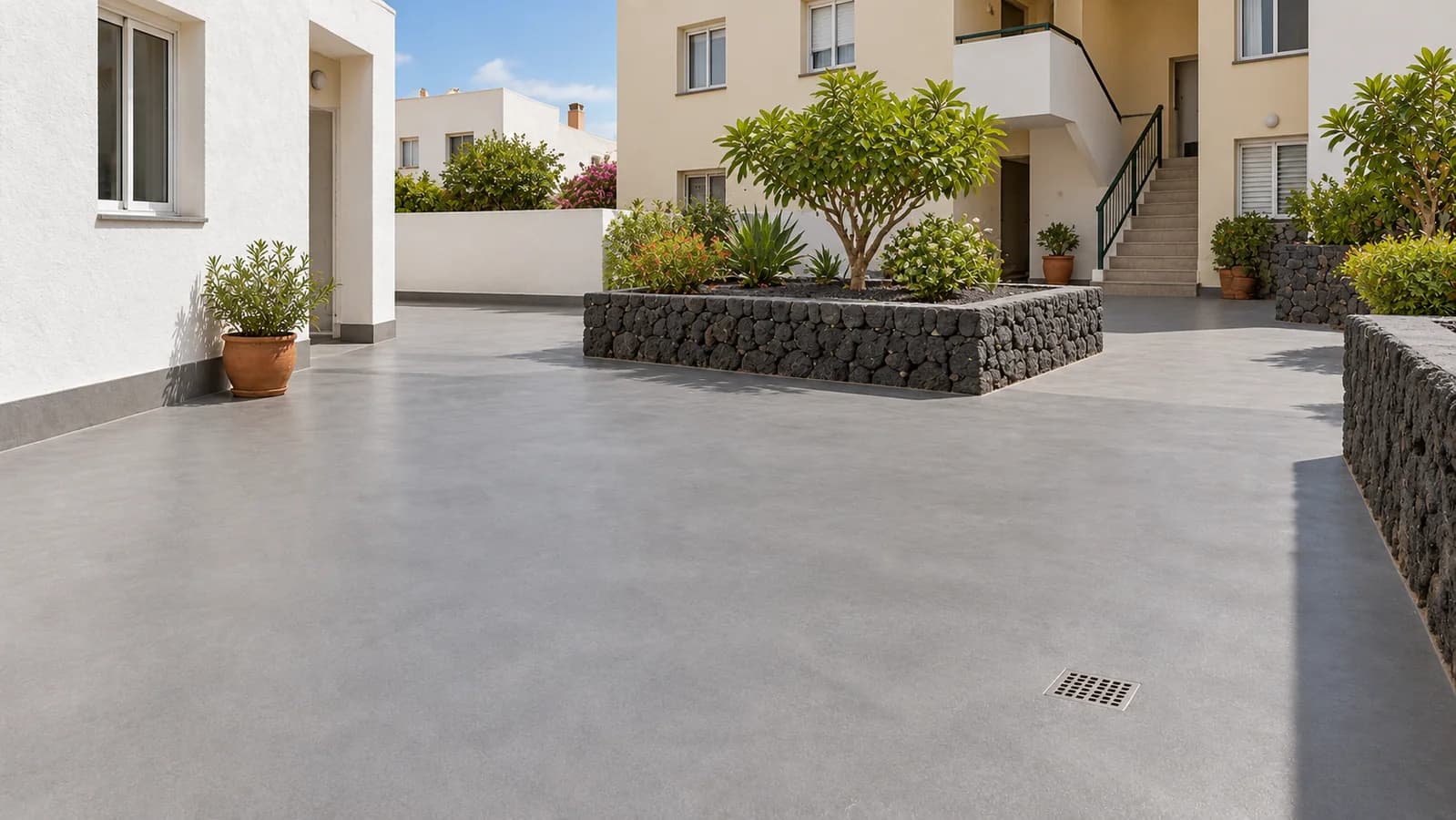 Ejemplo ilustrativo de patio exterior renovado